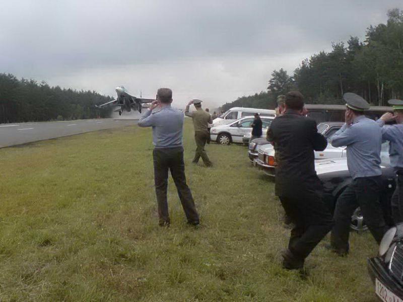 Su-27_Road