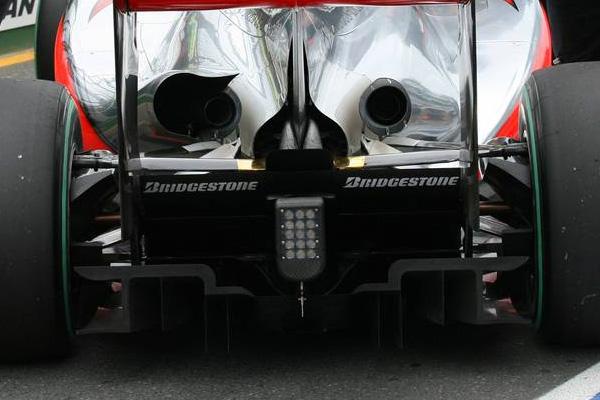 34427f1_mclaren_mercedes_mp425_modositott_diffuzor_ausztral_2010