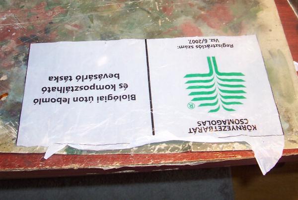 Vállasszunk egy vékony anyagú reklám szatyrot