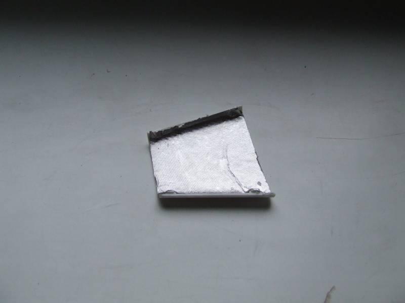 DSCF2385

A hővédő bebonat cigis dobozban található fém fóliából készült.