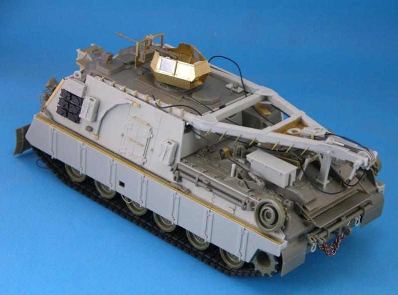 M881