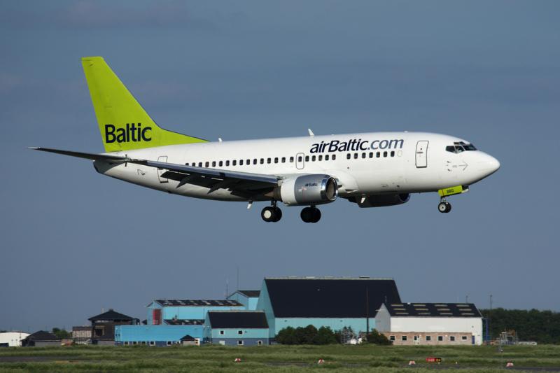 Air Baltic B737