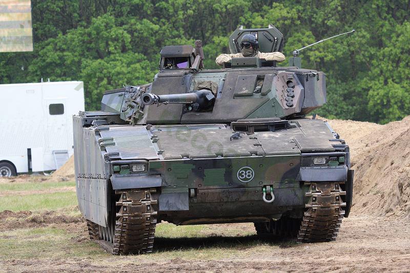 cv9035_armoured_infantry_fighting_vehicle_landmachtdagen_dutch_army_open_day_2010_netherlands_havelte_001