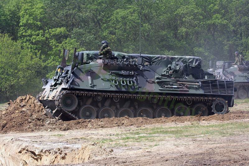leopard_1_engineer_heavy_tank_landmachtdagen_dutch_army_open_day_2010_netherlands_havelte_002