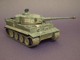 Tiger I Frühe Produktion Tamiya módra
Ehud Ehud (Ehud)