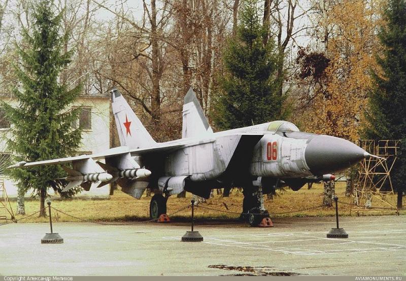 93b_Mig-25PD