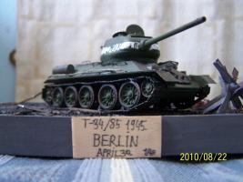 T-34/85 Berlin 1945.
(us fighter)