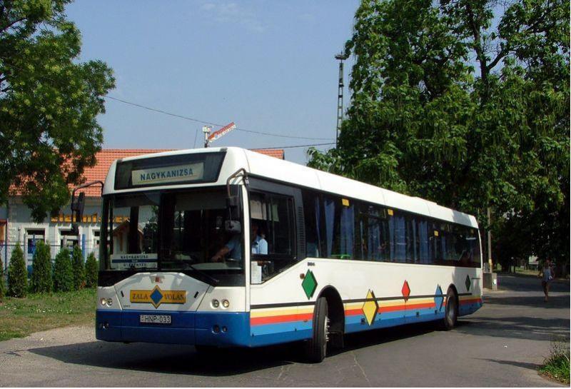 ...de nagy szerelmeim még a buszok is :))

Kedvenc járatom és busztípusom, a HNP-033 rendszámú Ikarus E94F nálunk, Zákányban