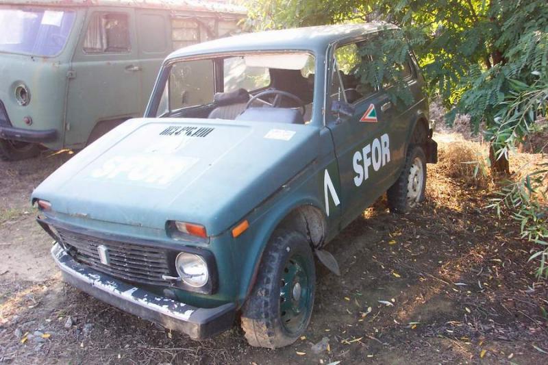 Lada níva bontóban
