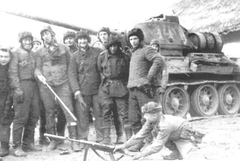 Germans soldiers in soviet uniform from Kommandoverband  Jaguar study MP-40 with silencer near T-34 85 m.44. Hungary 1945