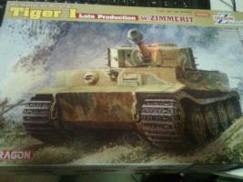 Tiger I. Late Production w/Zimmerit
(doeeg)