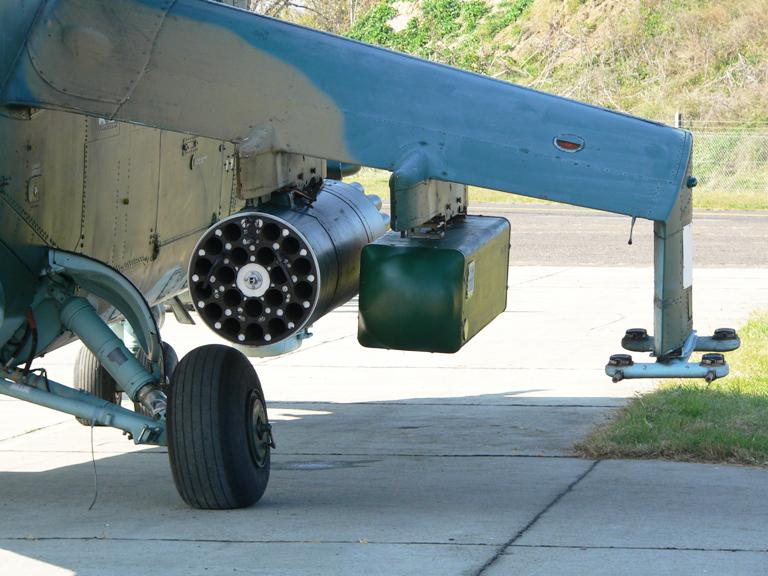 legi_sugarfelderito_kontener_MI-24-re_fuggesztve_N