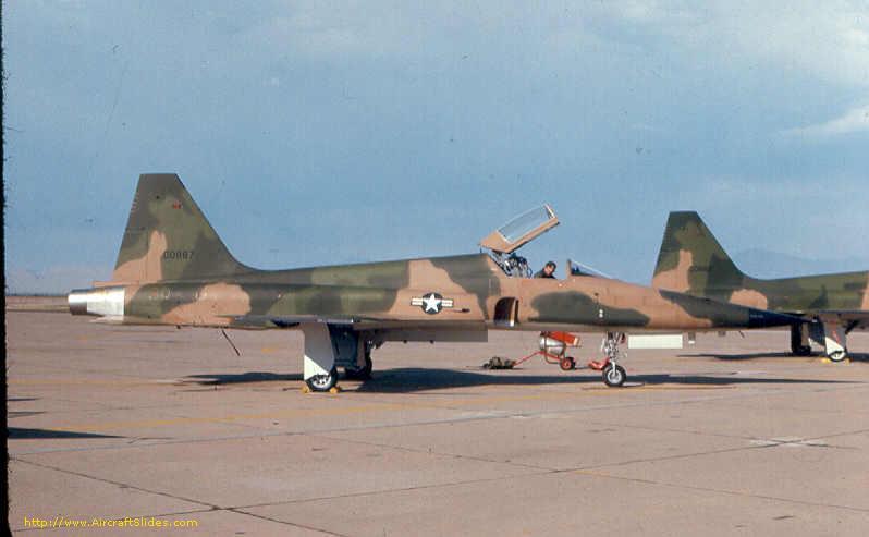 00887 USAF F-5E 1974