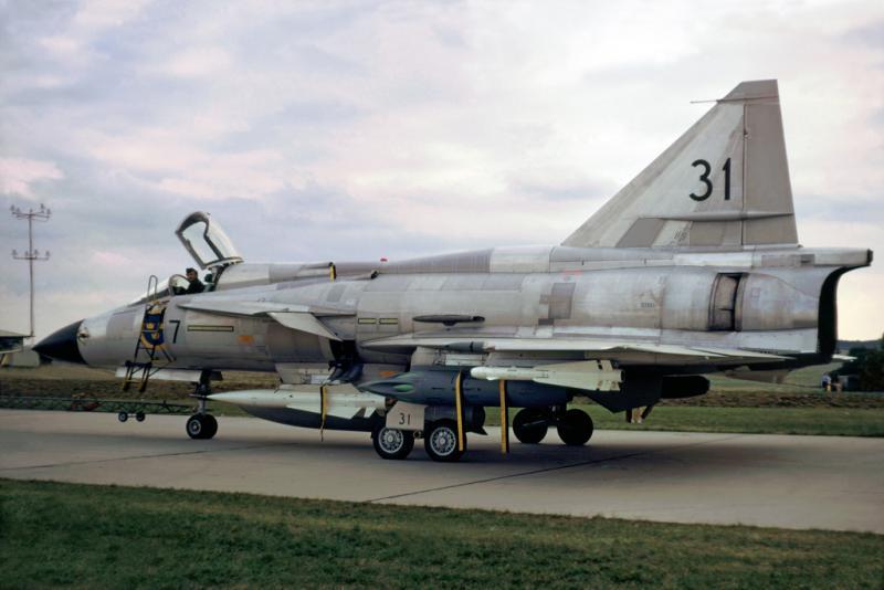 Saab-AJ-37A Viggen-SwedAF-F.7-37-37031-Büchel-SEP1973-Grondstein-2-1024