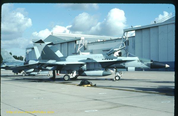 300 F-18A 161926 AF-300 VFA-203 RARE