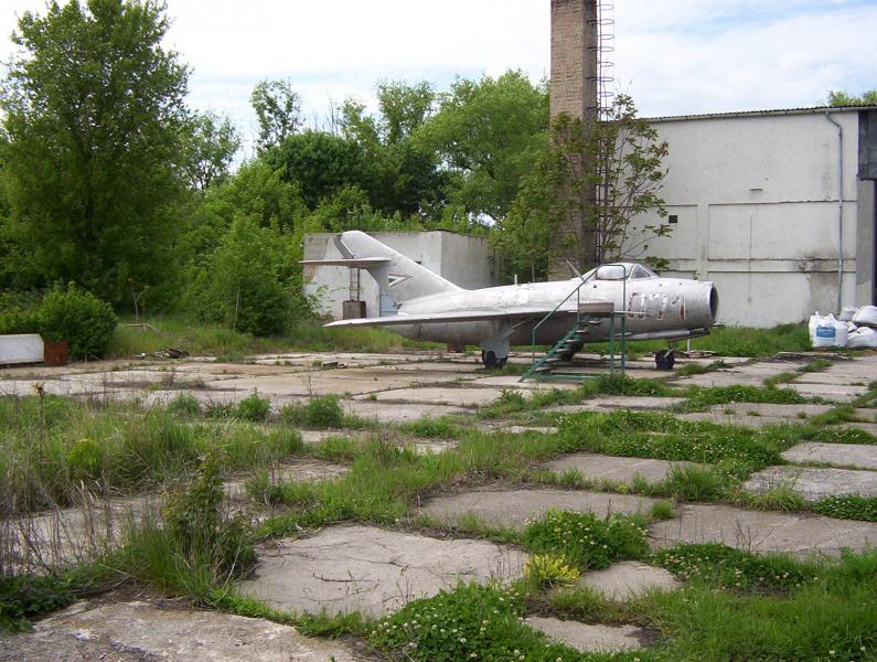 Mig-15 Börgönd hangár 2005 01 