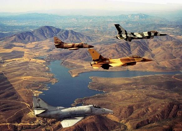 F-16N_A-4F_NFWS_over_Lower_Otay_Reservoir_1991-584x419