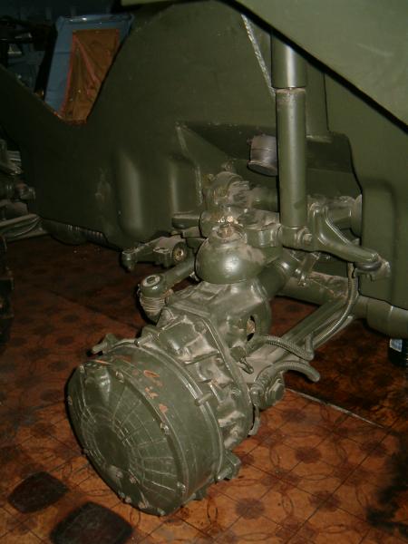 BTR-80 futómű 01