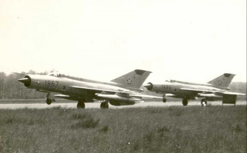 MiG-21    0001