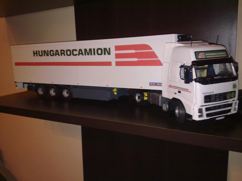 Hungarocamion VOLVO hűtős félpóttal