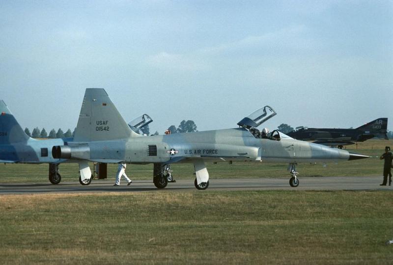 74-1542_F-5E_527_AS_10_TRW_w-o_Jan_15_1986