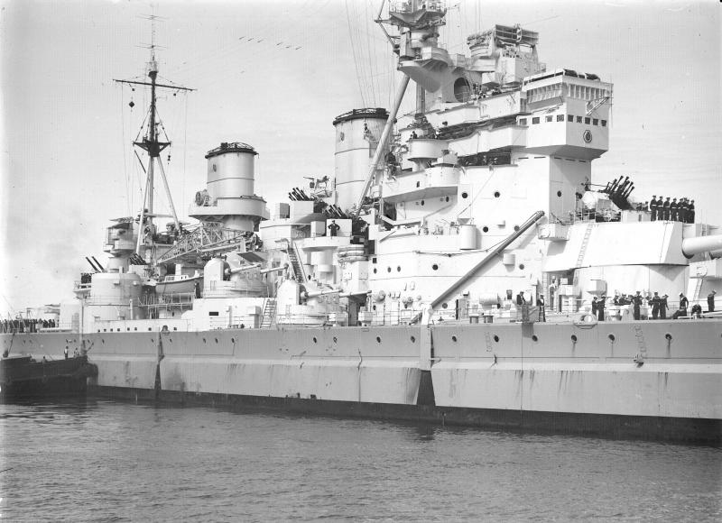 HMS_King_George_V_midships_SLV_Green