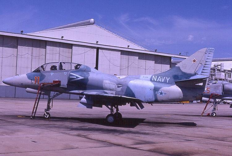 11k3 TA-4J SKYHAWK 153512