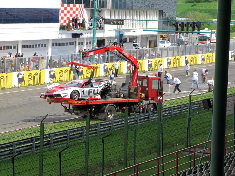 az elejét a porsche vitte el