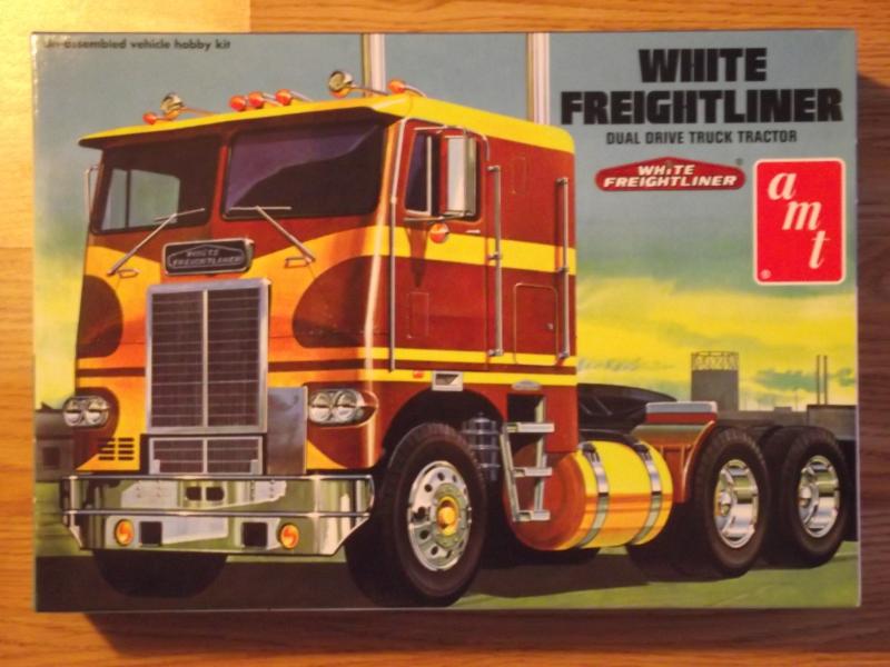 White Freightliner Dual Drive Truck 11900 Ft