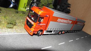 Fehrenkötter Actros 1:87

Itt már látszik a beltér is.