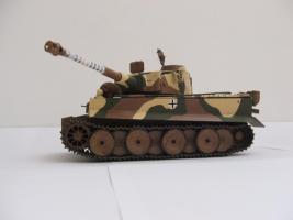 A belső a fontos,cicus! (Panzer VIE korai változat)
(Márky)