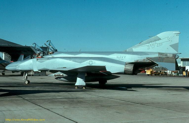 n 211 F-4J 153879 NL211 VF194 1976