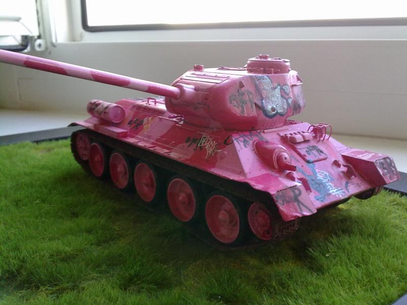 pink tank greffiti