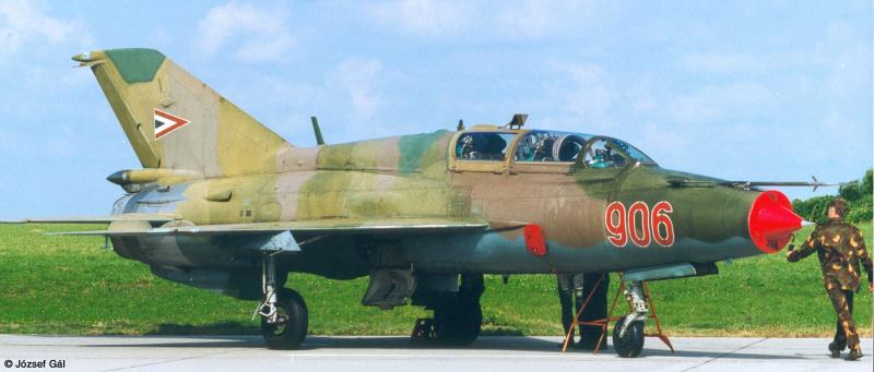 B_MIG_21UM_906_LHTA_JG001