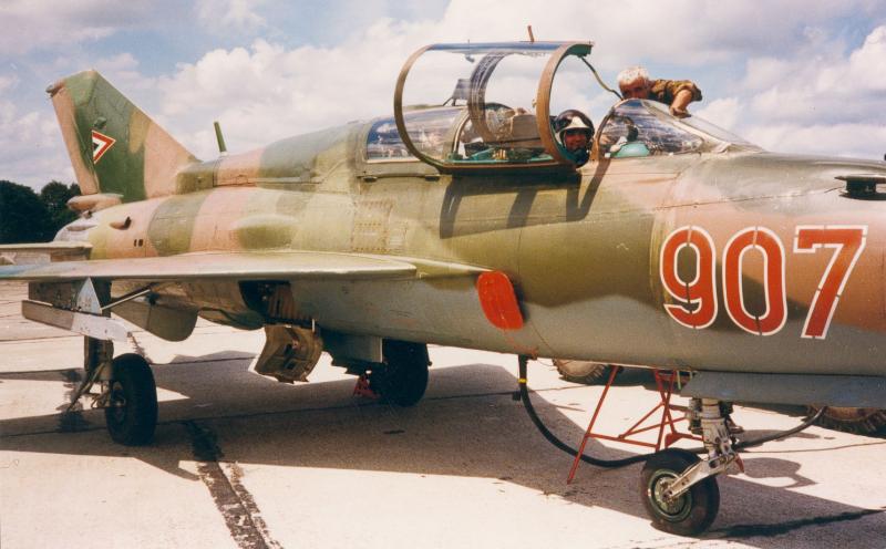 B_MIG_21UM_907_003