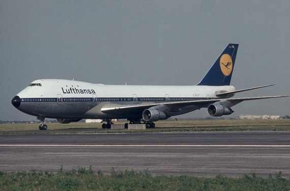 747-100_1971_nyc_art_brett