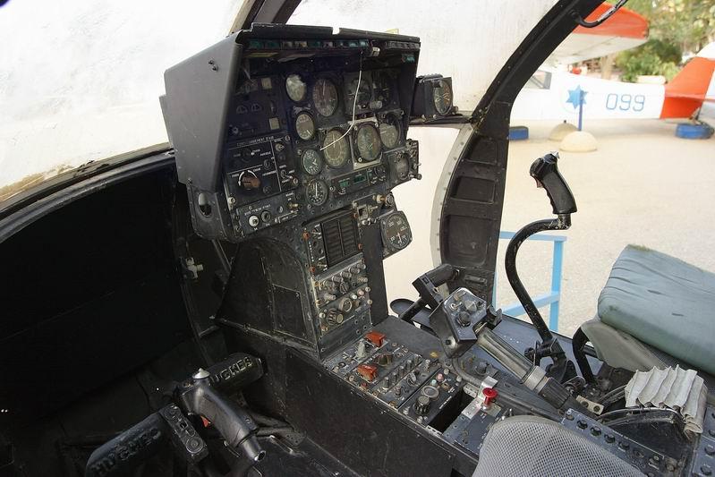 lahatut-MD-500. interior