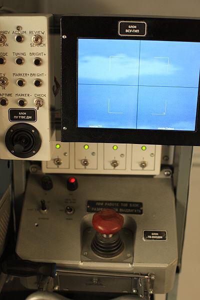 400px-1S91_Kub_Teleoperator_console_at_MAKS_Airshow_2011