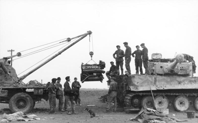 Kreta,_Panzer_VI_(Tiger_I),_Reparatur