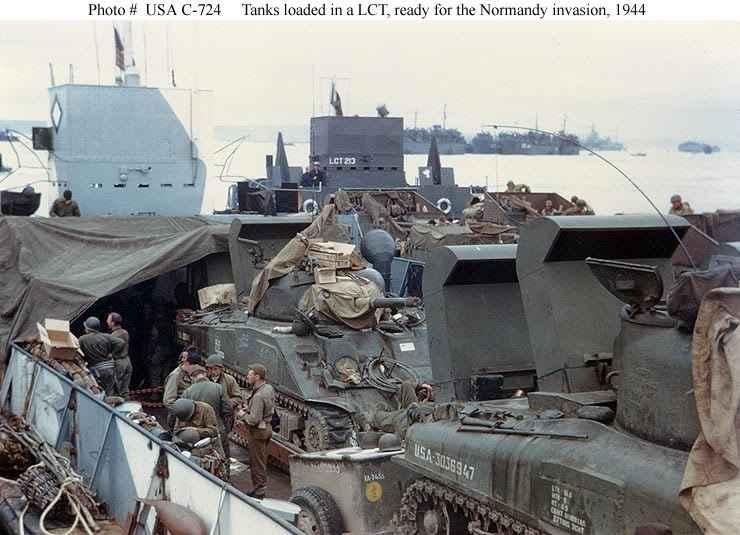 Shermans-loaded-in-LCT