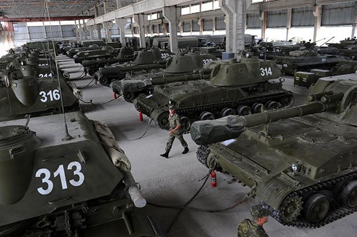 2S3_Akatsiya_self-propelled_howitzer_tracked_armoured_vehicle_Russia_Russian_army_016