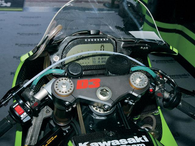 146_0805_06_z+kawasaki_ZX-RR_800+dash_unit