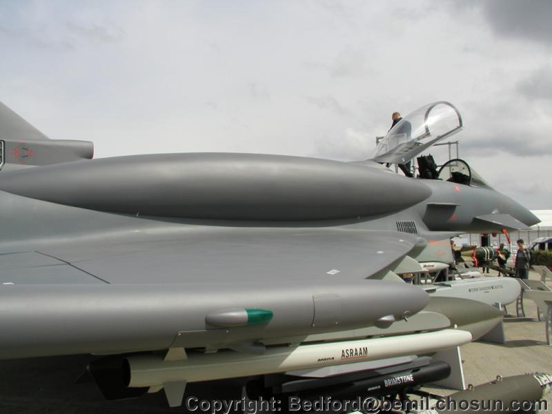 Eurofighter Typhoon with Conformal fuel tank 0006