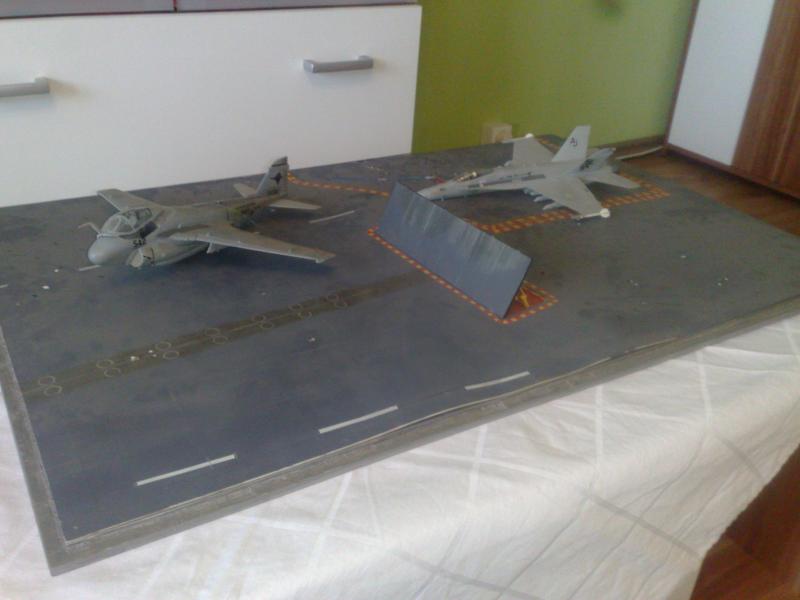 1/72  ENTERPRISE részlet + levegőben töltés egy 1/72 F-16  