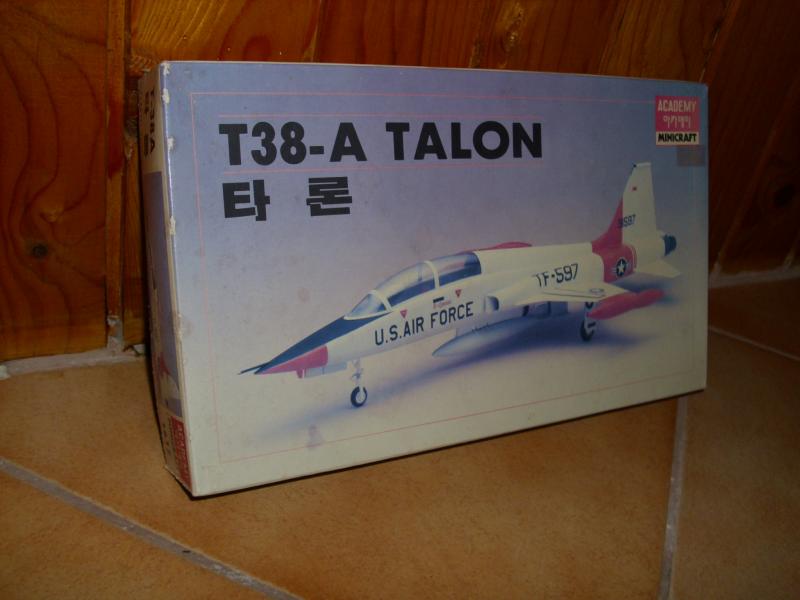 Minicraft(Academy) T-38 Taloon

Originált öntőkeretek,viszont a matricáját megette a nyavala(megvan,de ...)