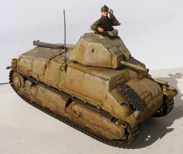Somua S35, 1/35, Magyar Királyi Honvédség

Egy régi Heller makett némi átalakítással, és a Balaton Modell figurájával.