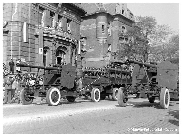 1949. Május 1. Budapest - Hősök tere tn_800x600_400213_67126_Nevtelen_8