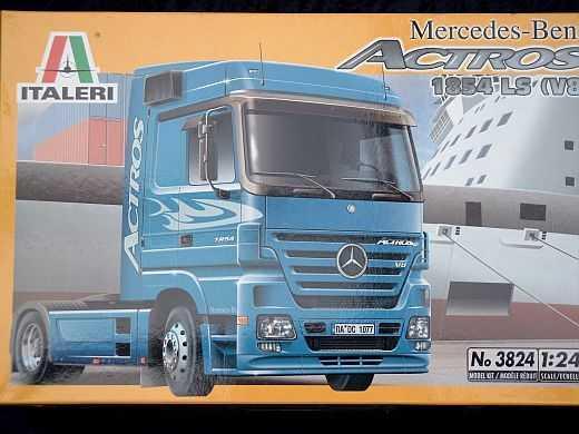 Italeri Mercedes-Benz Actros 1854LS  10000 Ft