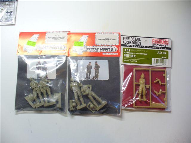 A dupla figurák 2000Ft./csomag,a japan figura pedig 1500Ft.