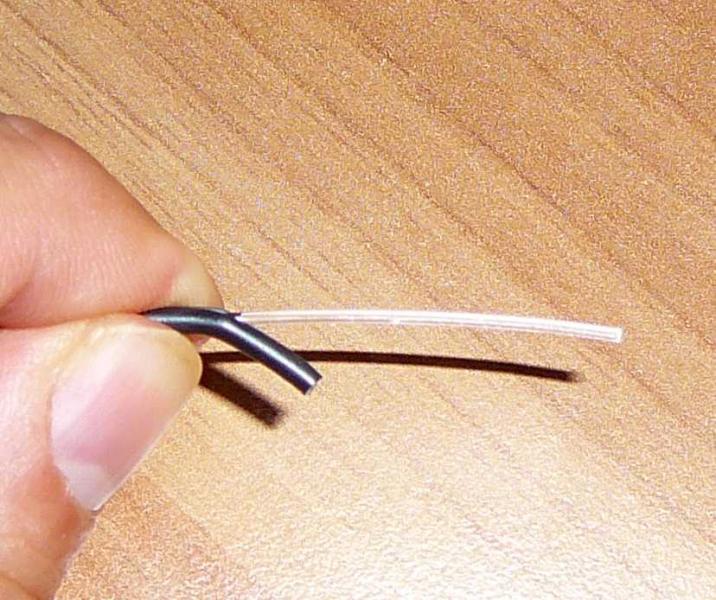 opto5

Oldalról, vakuval. Látszik, hogy helynként itt is sérült a külseje, gondolom, nem tetszett neki, ahogy megbontottam a szigetelését. Fekete festékkel szerintem orvosolható.